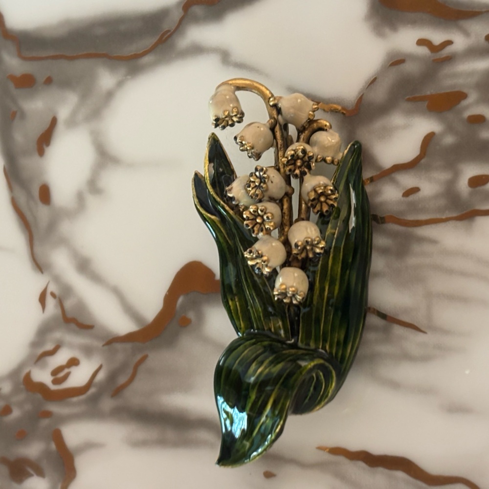 Easter  Lily-of-The-Valley Basket Brooch from ILANET Museum Collection - Picture 3 of 8